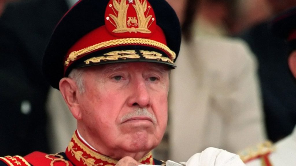 Chile ordena restitución millonaria a los herederos de Pinochet
