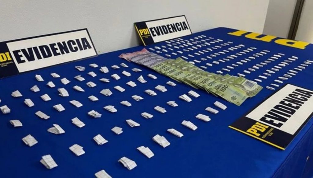 Detención de Adultas Mayores por Microtráfico Cerca de Colegios