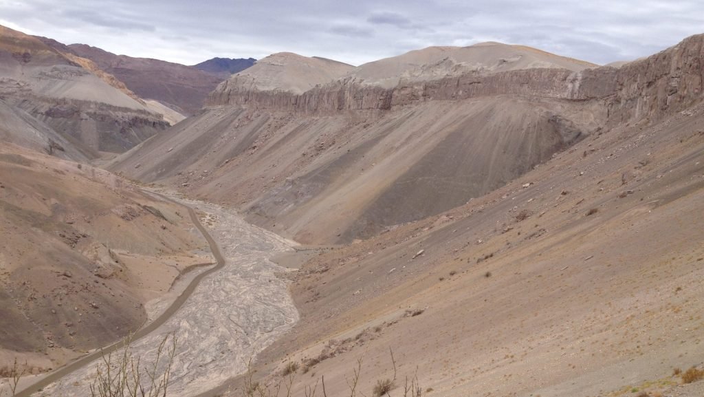 Estudio de las Rocas de Atacama y Su Historia Geológica - La Riqueza Oculta de Atacama: Un Tesoro Geológico Revelado