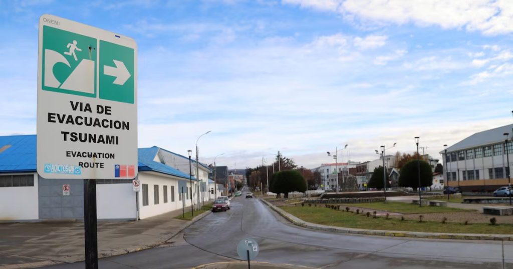 Evacuación en Isla de Pascua tras alerta de tsunami global.