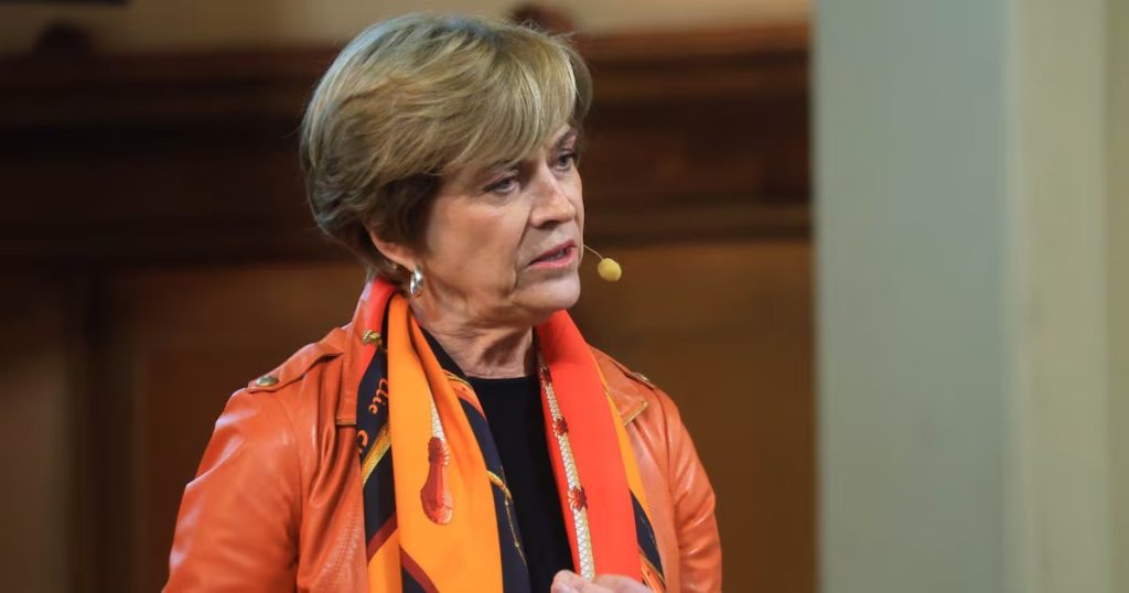 Evelyn Matthei ofrece apoyo al Gobierno por aranceles al cobre