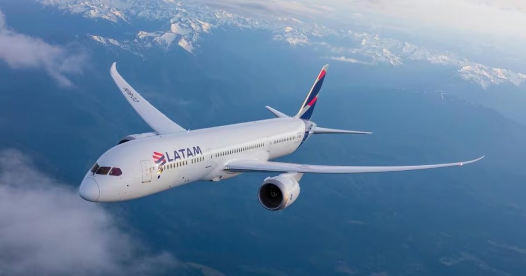 Latam Airlines eleva sus previsiones tras robusto crecimiento