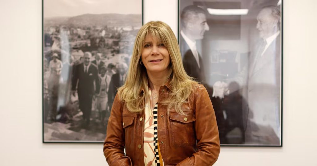 Parlamentarios Chilenos Cuestionan Dualidad de Cargos en CFA