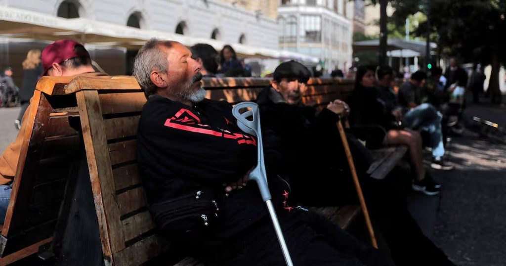 Inestabilidad y Desigualdad Envejecen Rápido a Chile