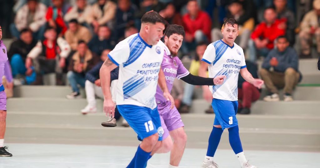 Luis Núñez Sorprende Jugando Fútbol en Cárcel con Deportes Concepción