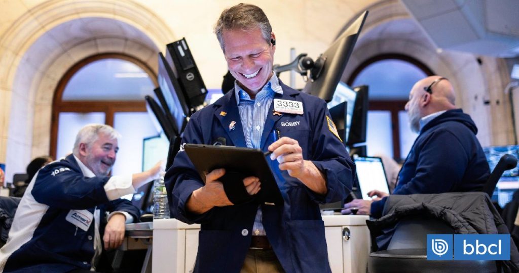 Nasdaq rompe récord mientras la inflación sacude a Wall Street