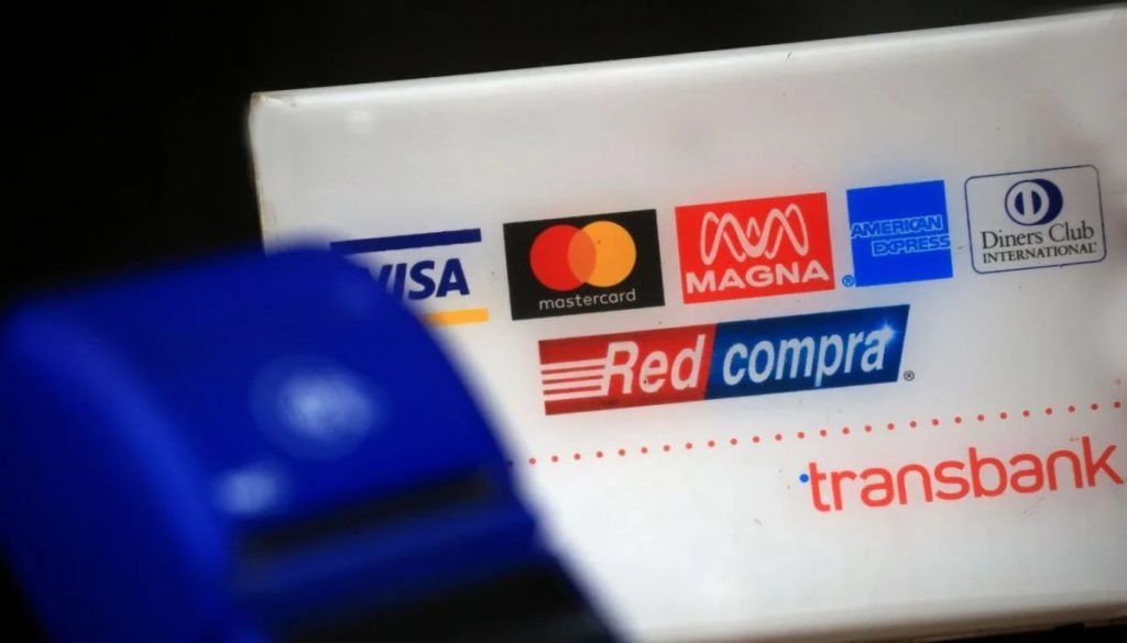 Chilenos Prefieren Tarjetas de Débito para sus Compras Diarias