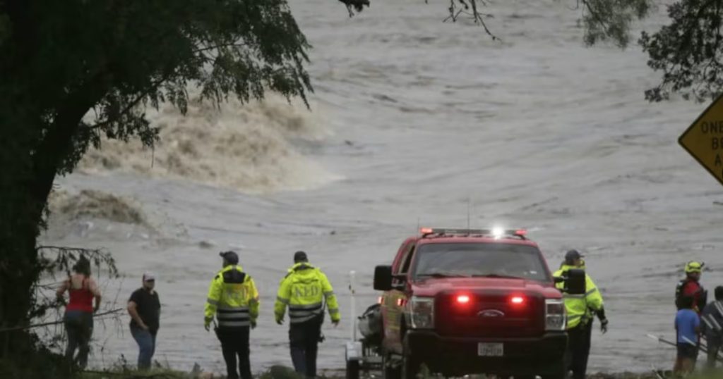 Texas bajo el agua: tragedia y respuesta ante inundaciones.