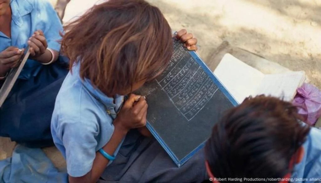 Tragedia Escolar en India: Derrumbe Deja Víctimas Infantiles