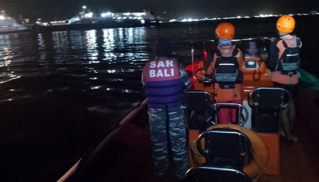 Tragedia en Indonesia: 61 desaparecidos tras naufragio de ferry