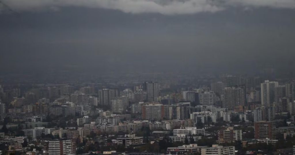 Río atmosférico amenaza con fuertes lluvias en gran parte de Chile