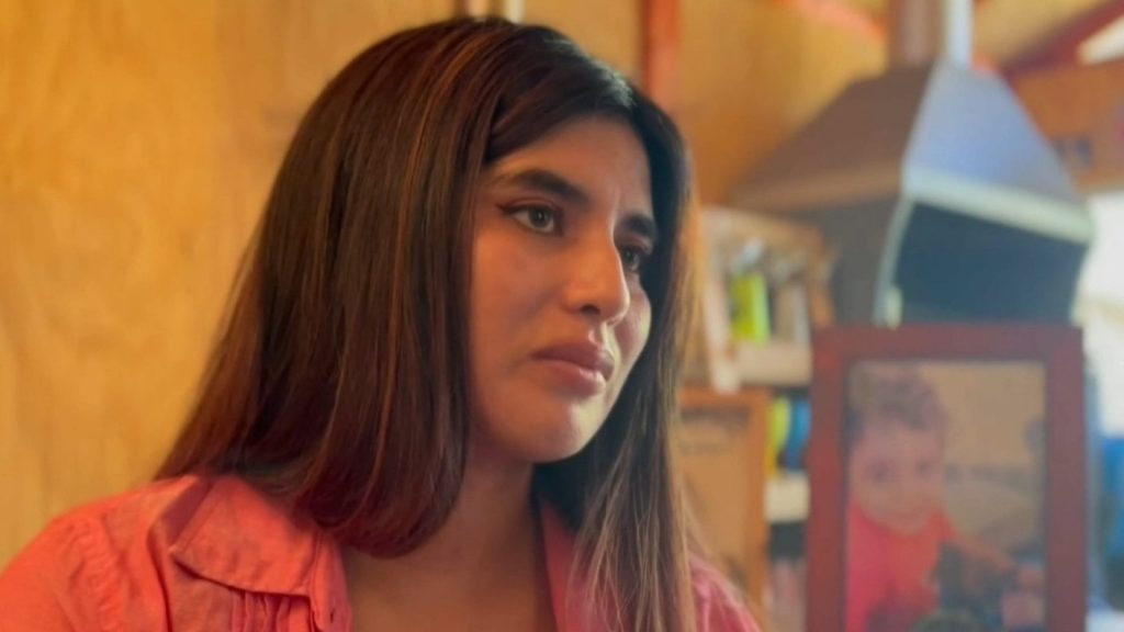 La Emotiva Conexión de una Madre con el Celular de su Hijo