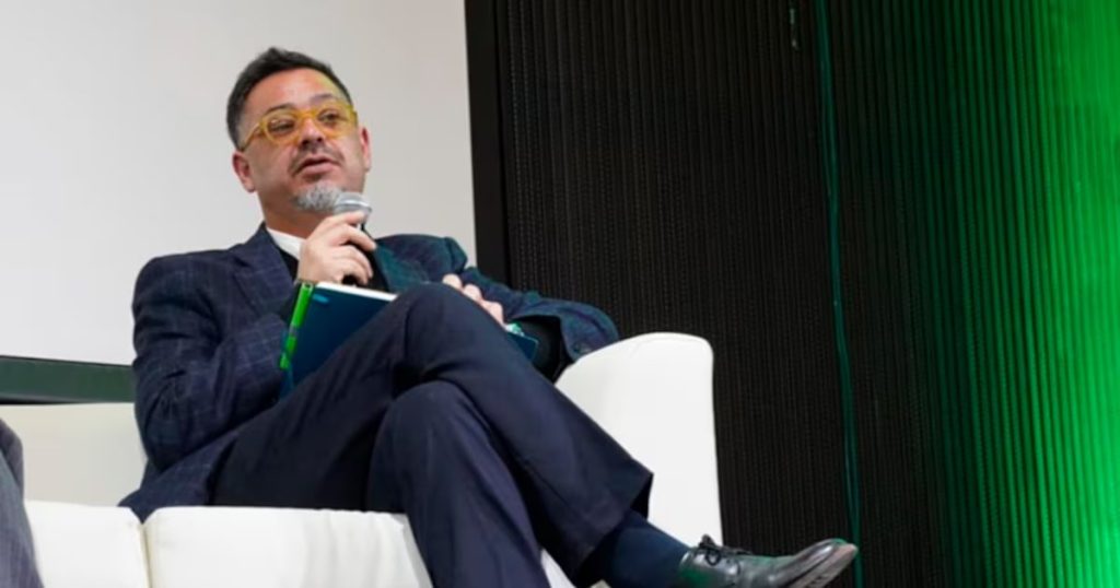 Renuncia de Fernando Carmona sacude el equipo de Jeannette Jara