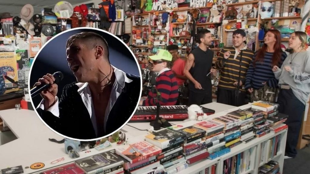 Tito Rey brilla como corista en el prestigioso Tiny Desk Concert.