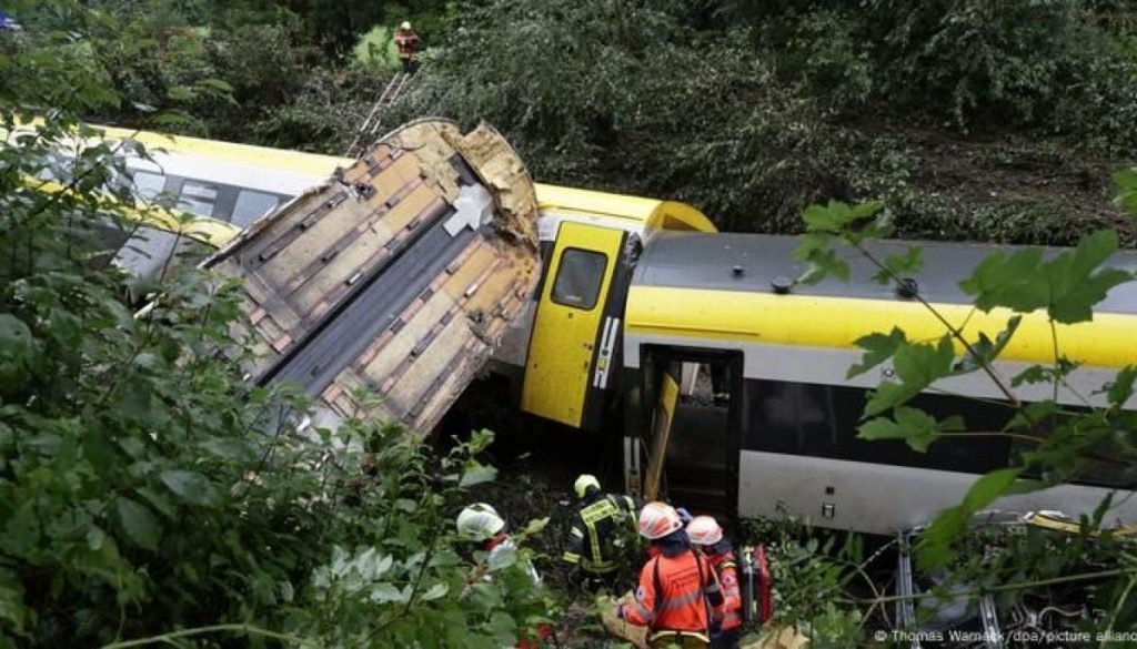 Descarrilamiento de tren en Alemania deja tres muertos