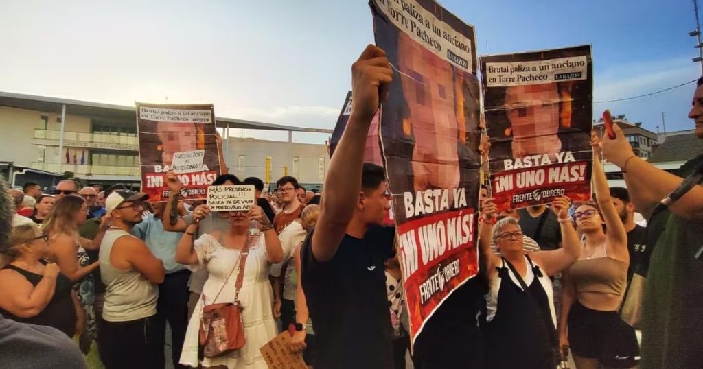 Violencia en Torre Pacheco: Tensión y Detenciones por Ataques Racistas