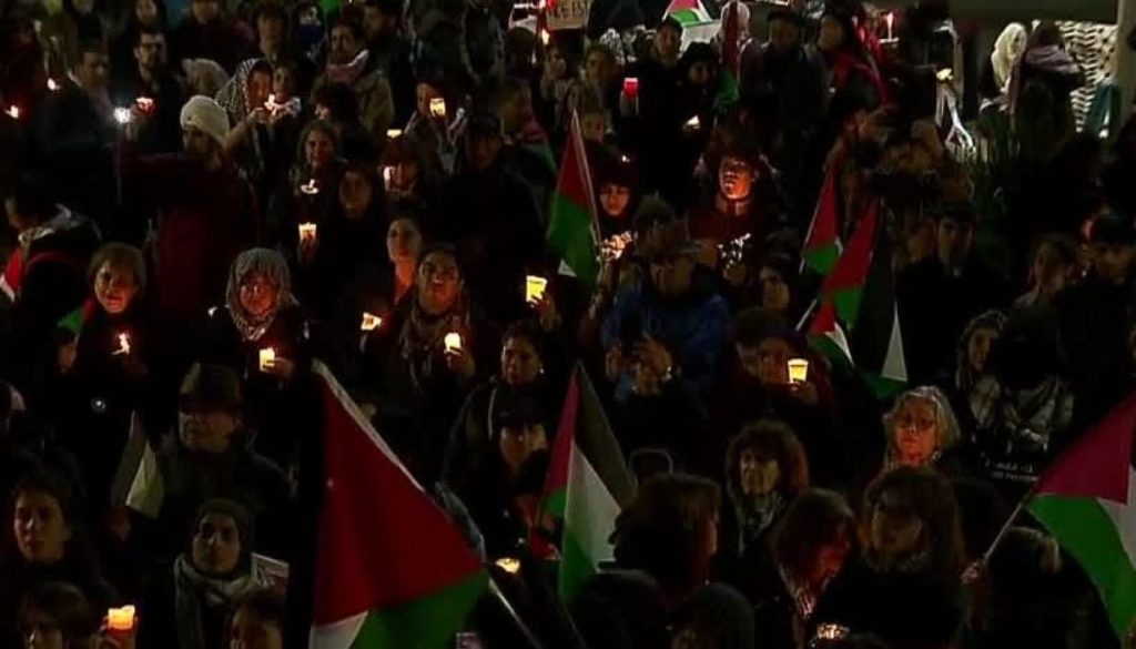 Caminata Nocturna en Santiago a Favor de la Causa Palestina