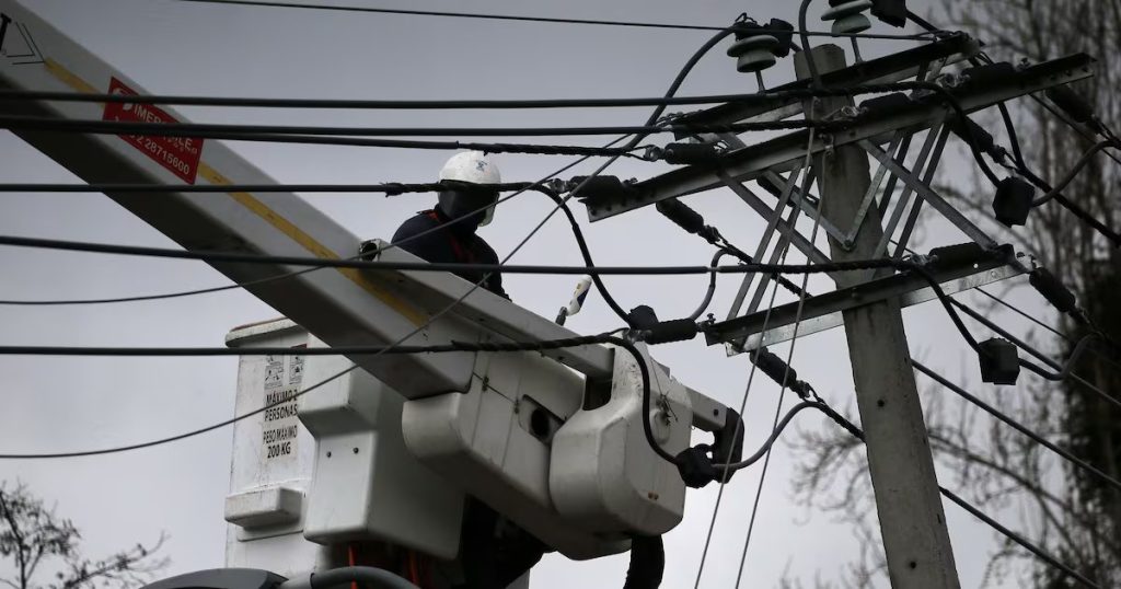 Cortes programados de luz afectarán a diversas comunas de Santiago