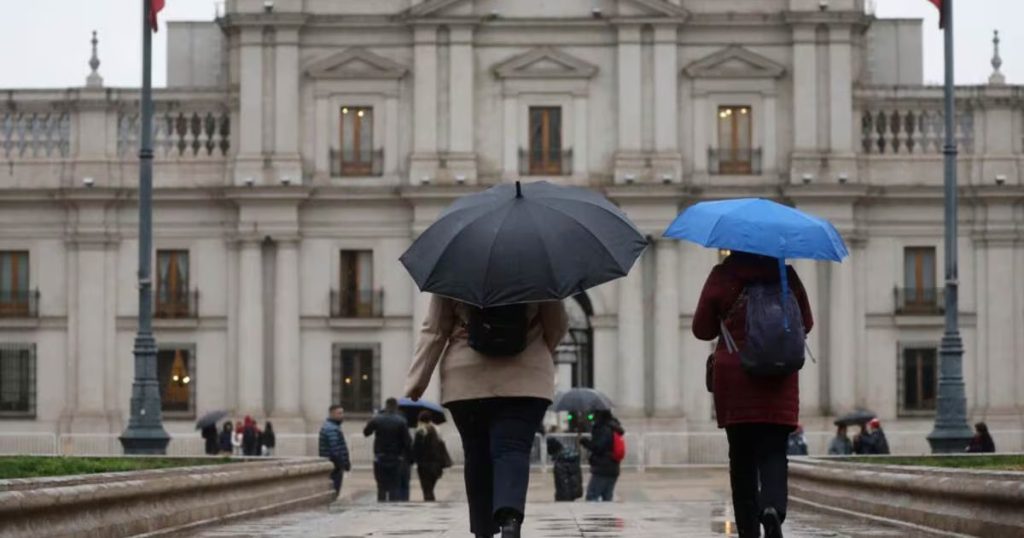 El regreso del frío: ¿Cuándo llegará la lluvia a Santiago?