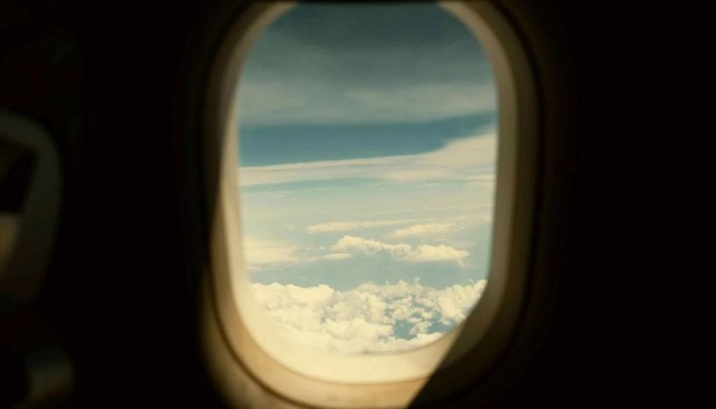 Consumidores demandan a aerolíneas por falsas ventanas en asientos