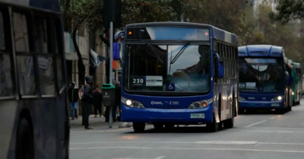 Detienen a ladrones tras audaz robo de bus en San Bernardo.