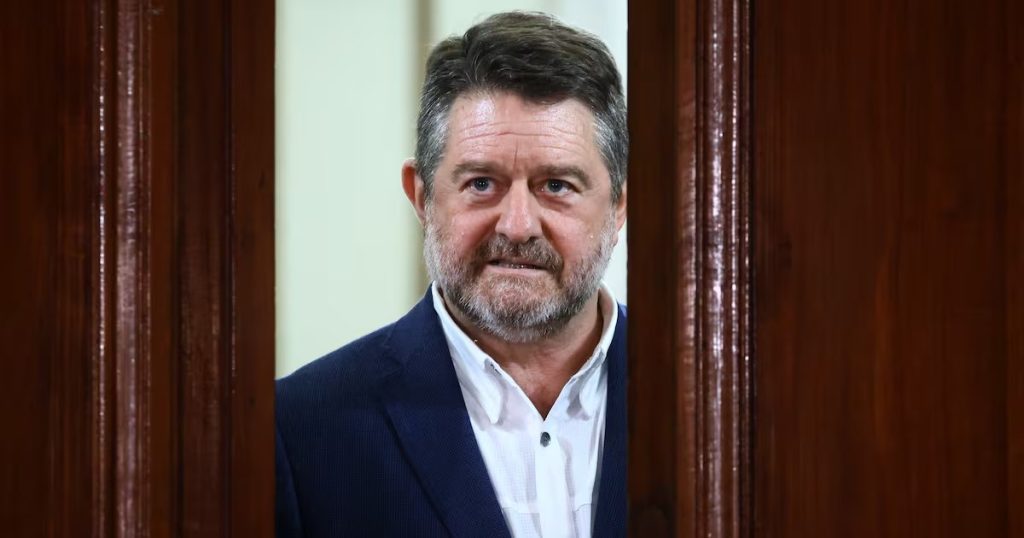 Rectificación en Tricel complica la destitución de Claudio Orrego