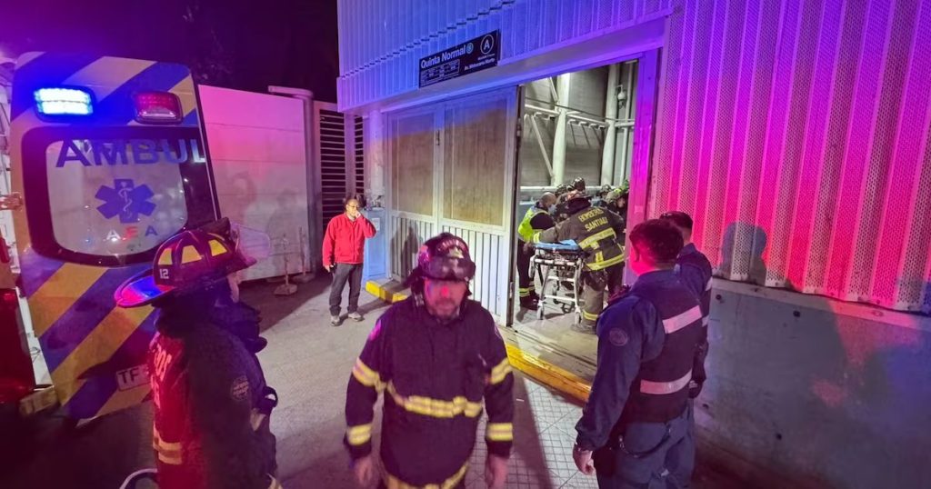 Rescate Dramático en el Metro de Santiago: Mujer Sobrevive a Caída