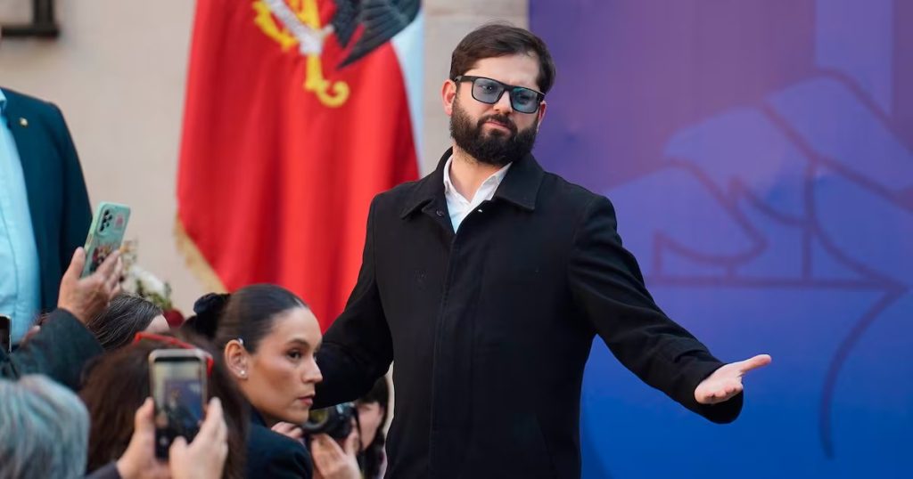 Boric avanza con reformas clave sin Congreso: estrategias y desafíos.