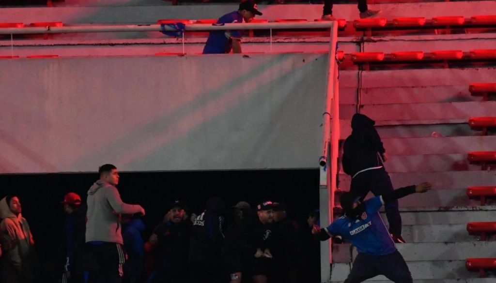 Violencia en el Fútbol: Nueve Heridos en Enfrentamiento en Argentina