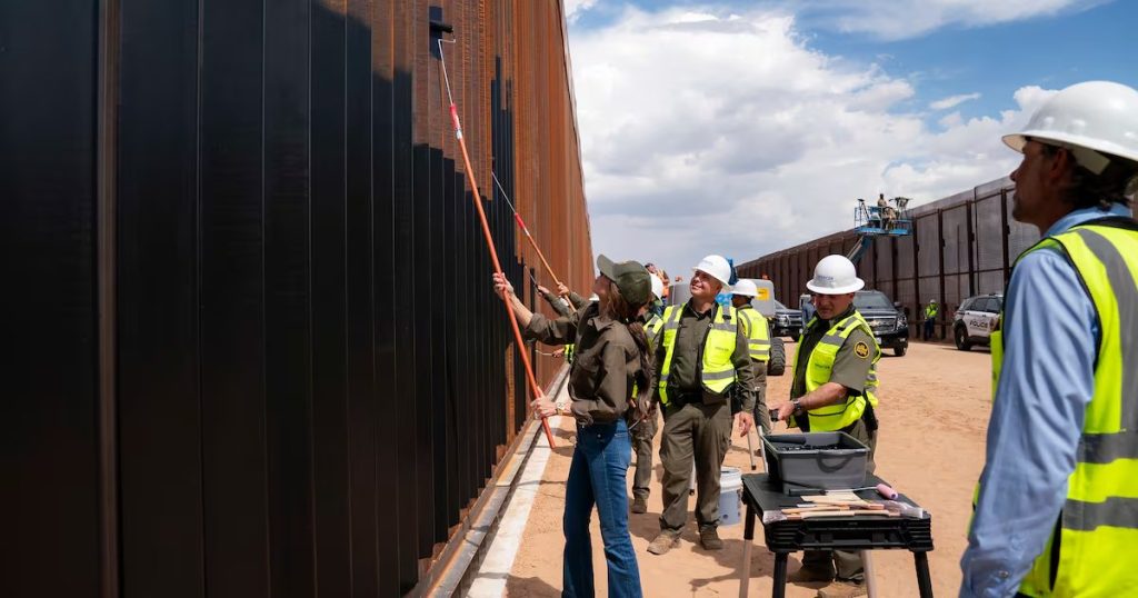 Trump ordena pintar el muro fronterizo de negro para frenar la migración