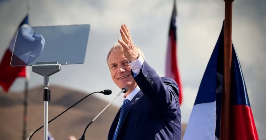 Gabriel Boric: Enfrentando Emergencias de Seguridad y Economía.