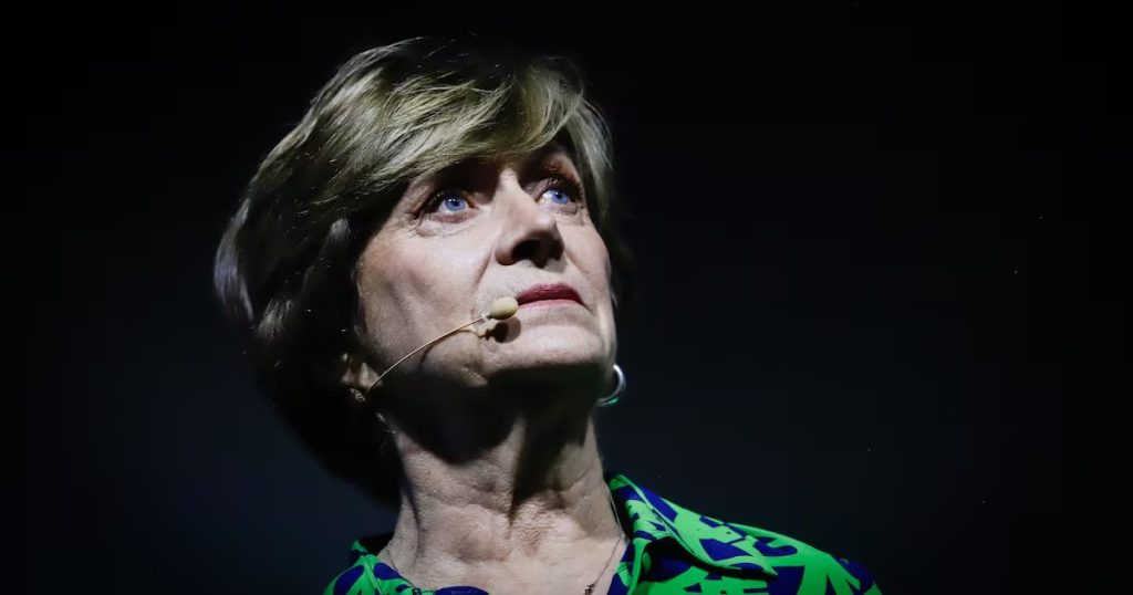 Evelyn Matthei convoca a alcaldes para abordar violencia escolar