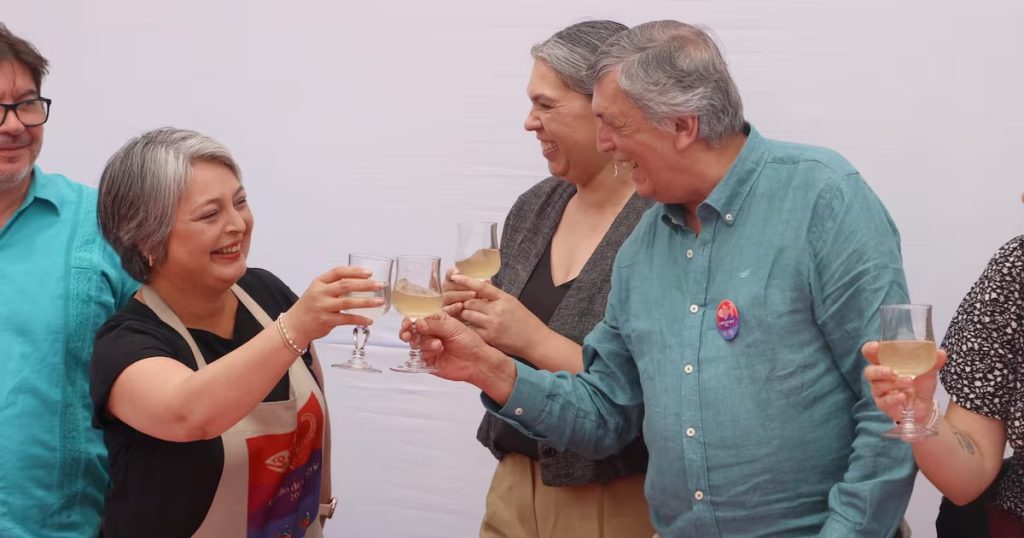 Tensiones en el PC: Carmona impulsa cambios en propuestas de Jara.