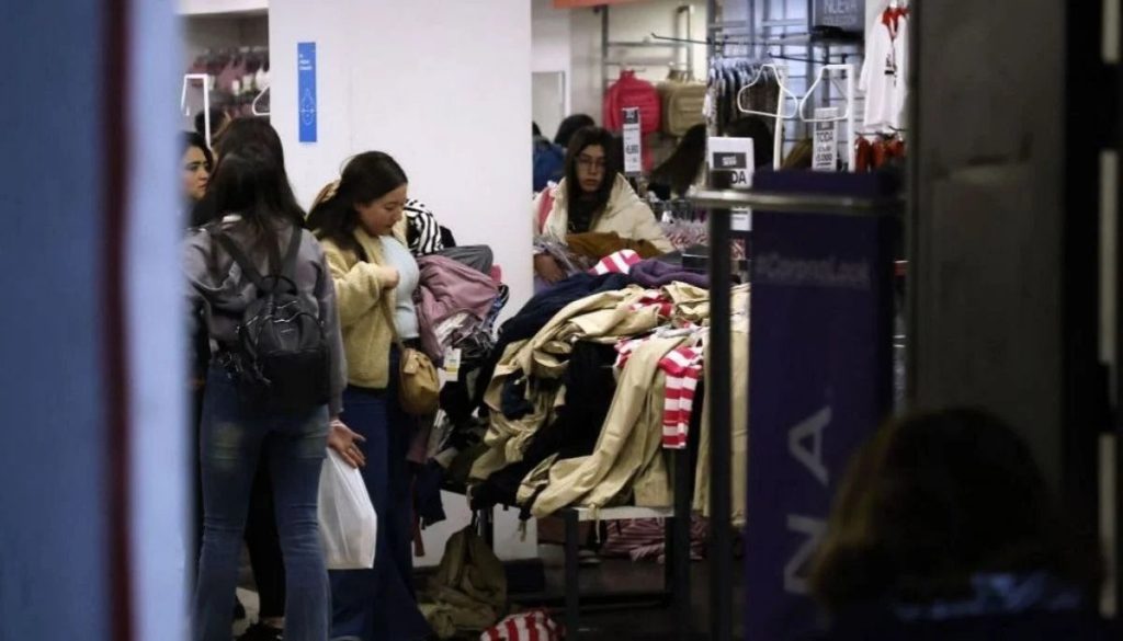 Gran remate de bienes: el cierre de Tiendas Corona en Chile