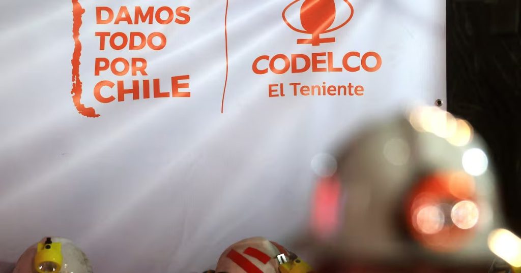 Codelco detiene contratos tras tragedia en la mina El Teniente