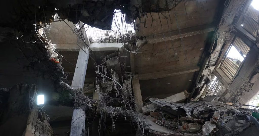 Impactante ataque aéreo en prisión iraní causa decenas de muertos.