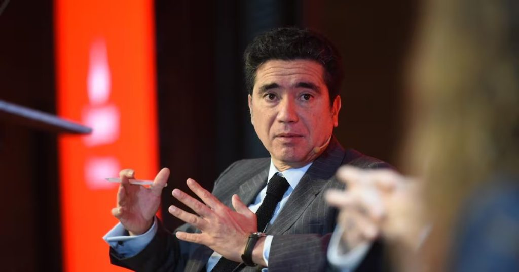 Briones desafía a Kast a detallar su plan de recorte fiscal.