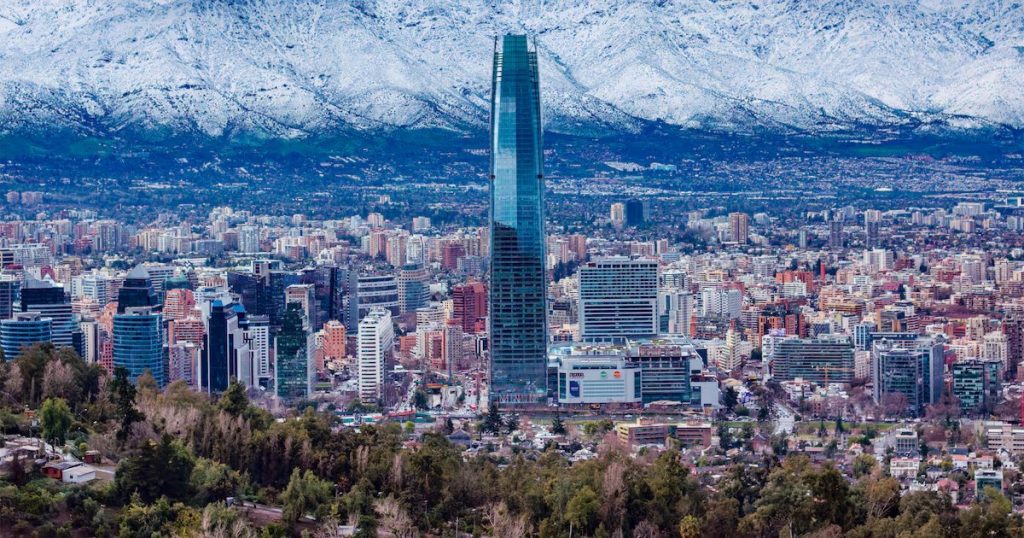Chile renueva su política urbana priorizando la equidad y la descentralización.