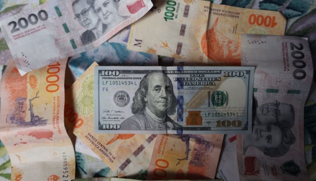 El dólar en Argentina alcanza un récord histórico tras las elecciones de 2023