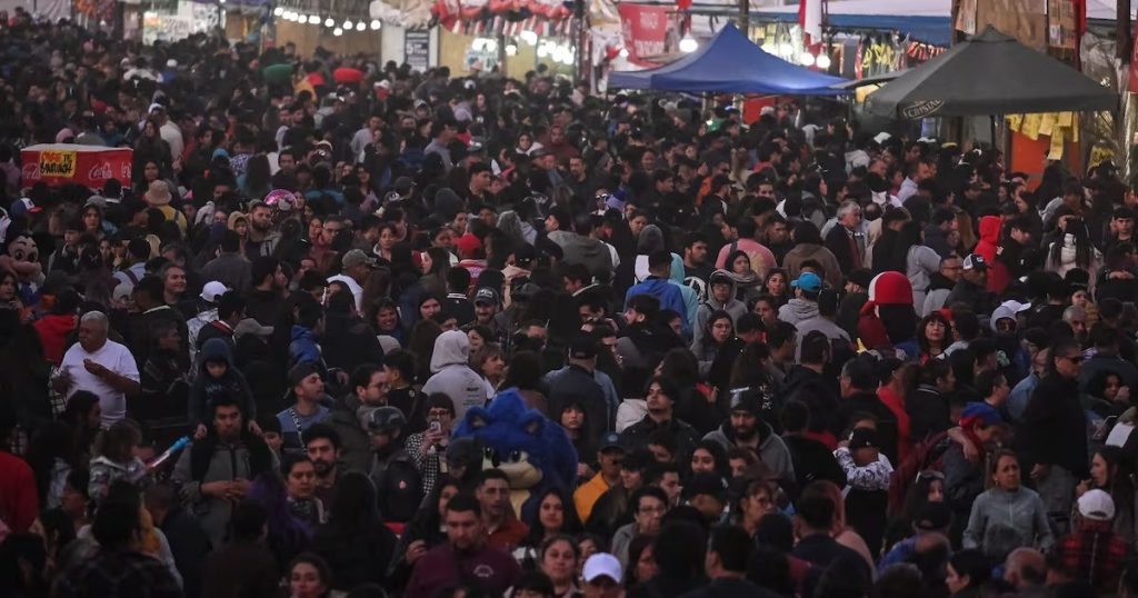 Fiestas Patrias en Santiago: Éxito a Pesar de la Lluvia
