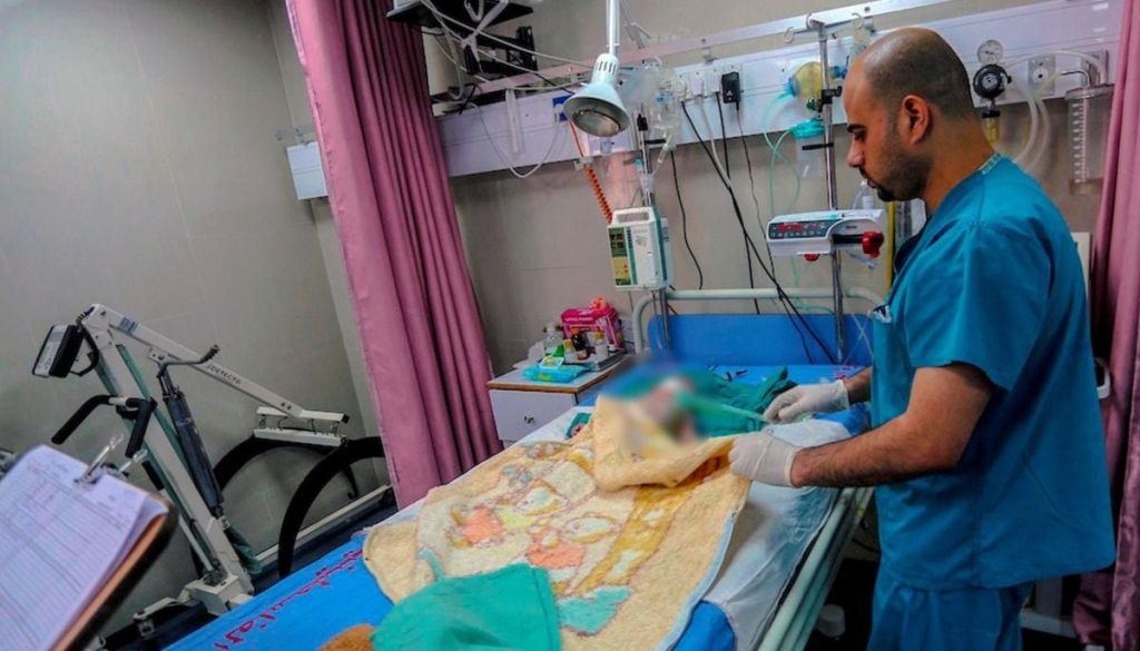 Impactante ataque al único hospital pediátrico de Gaza: consecuencias y reacciones.