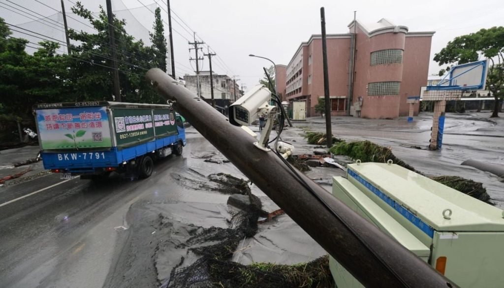 Taiwán lucha contra el tiempo tras el devastador tifón Ragasa.