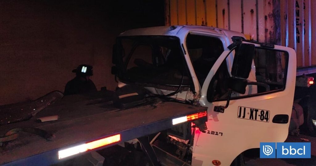 Impactante choque de camiones en Valparaíso deja un herido grave.