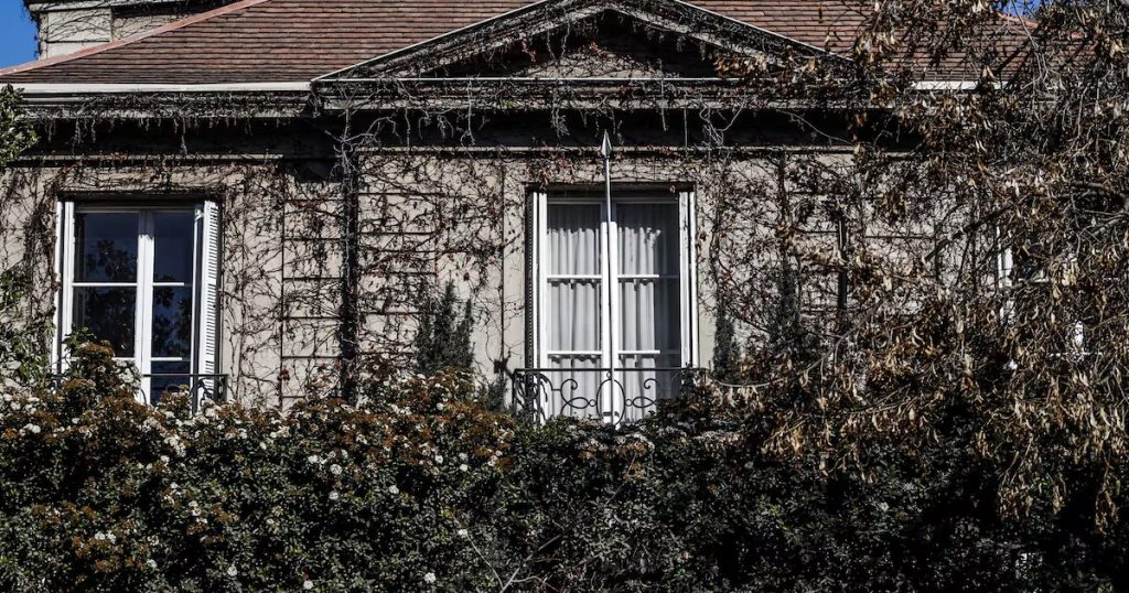 Nicolás Ibáñez compra mansión histórica en exclusivo barrio de Santiago