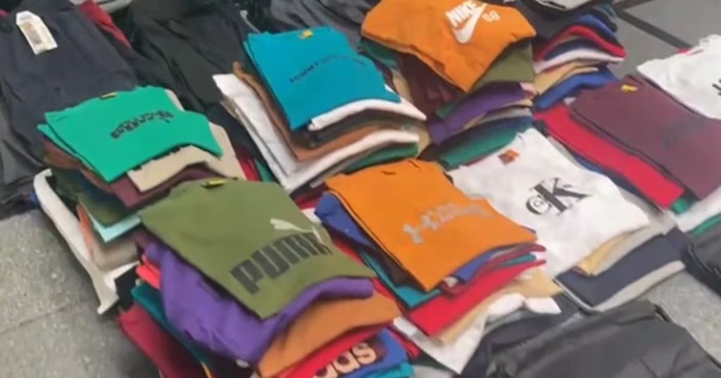 Operativo policial desbarata red de ropa falsificada en Santiago