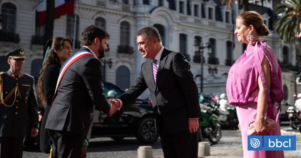 Boric y Desbordes: Amistad y Controversia en Gala Presidencial