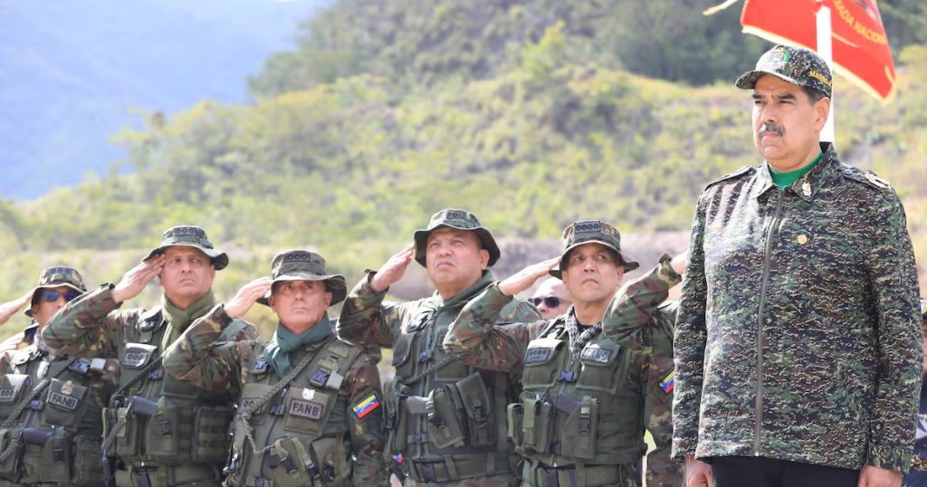 Maduro despliega 25.000 soldados en la tensa frontera de Venezuela