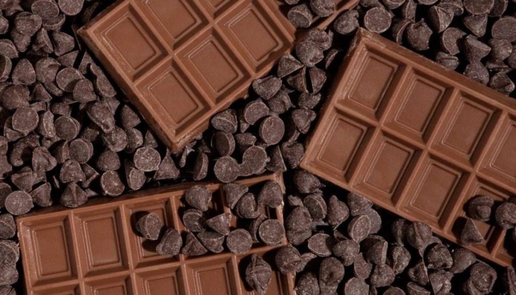 Detienen a mujer rusa por consumir 223 barras de chocolate.