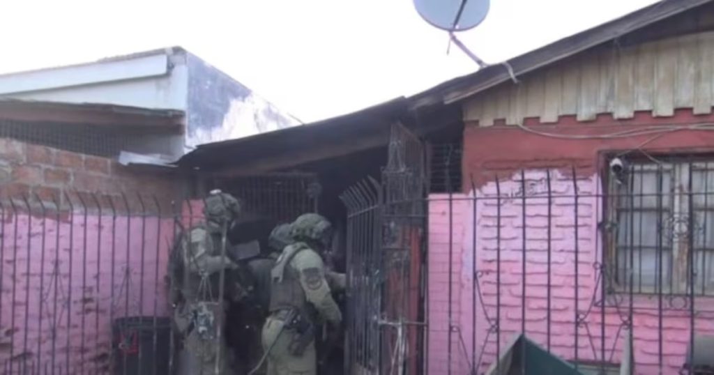 Detención de tres sospechosos por robo masivo en Labocar