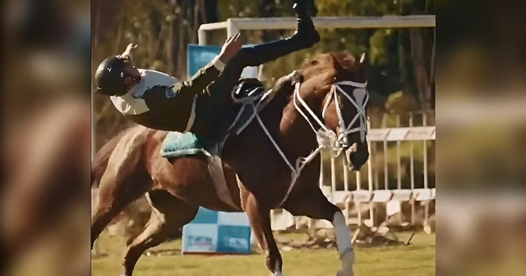 Carabinero sufre accidente en exhibición ecuestre en La Reina